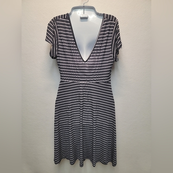 KAILEIGH FOR STITCH FIX Women's Size small navy and white faux wrap mini dress - Picture 9 of 9